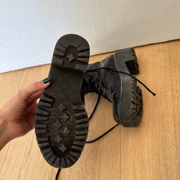 Dr. Martens Leona Boots - Women's Size 6US - Picture 5 of 5